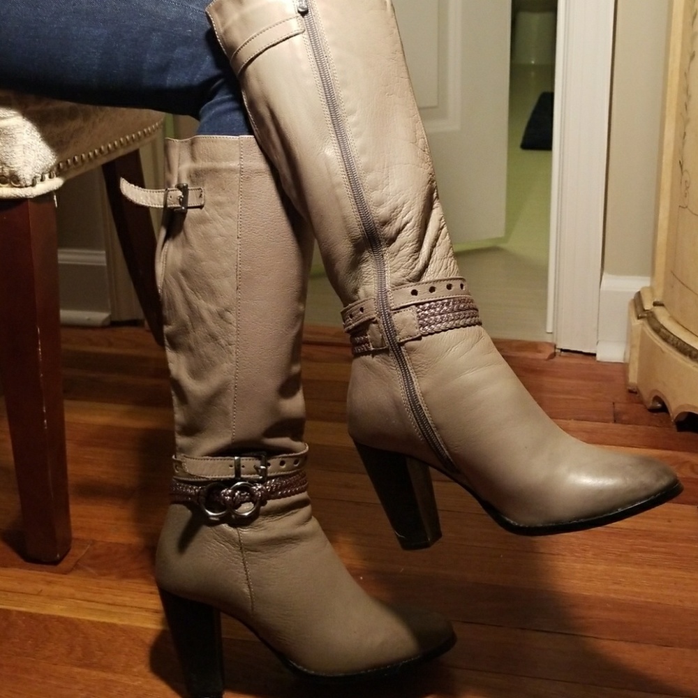 Two Lips Grey Leather Boots